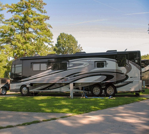 Pull_Thru_RV Side of a pull thru RV